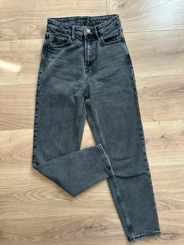 Stradivarius- Crne farmerice