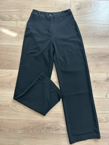 Bershka- Crne pantalone