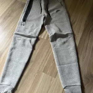 Tech fleece donji deo trenerke