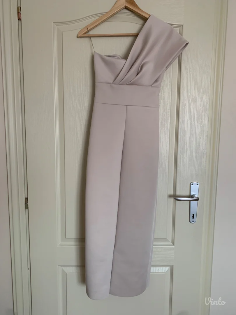 Nova bez elegantna haljina