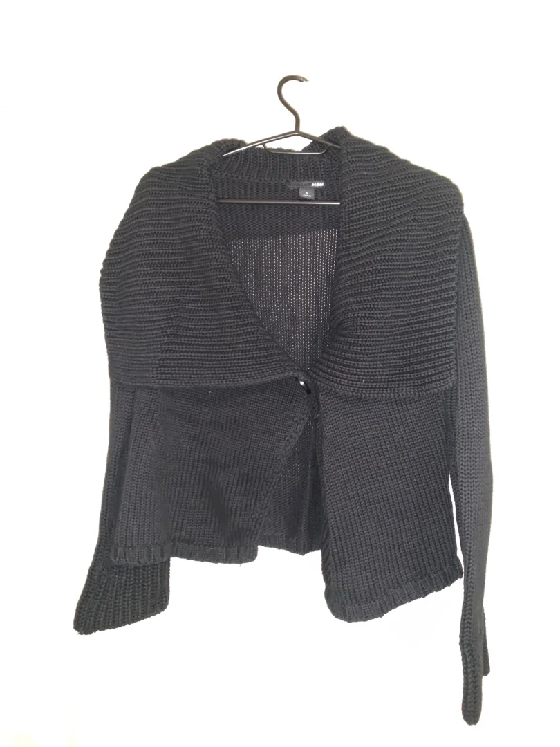 H&M Crni zenski dzemper