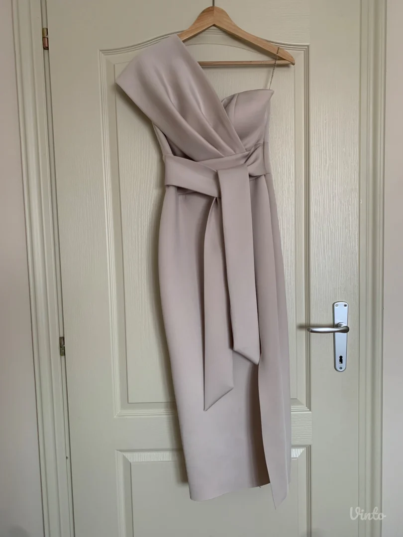 Nova bez elegantna haljina