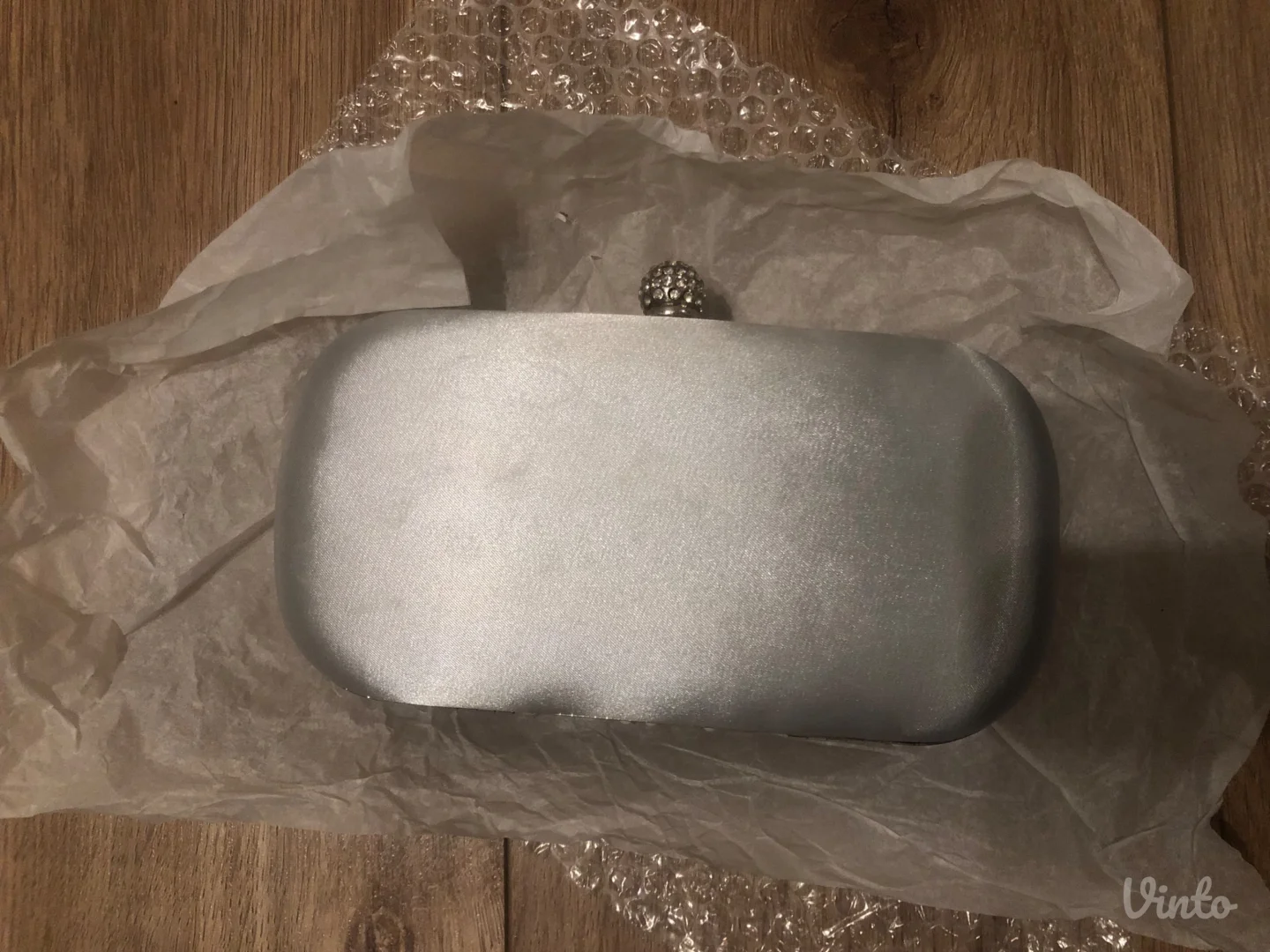Prelepa elegantna srebrna torbica