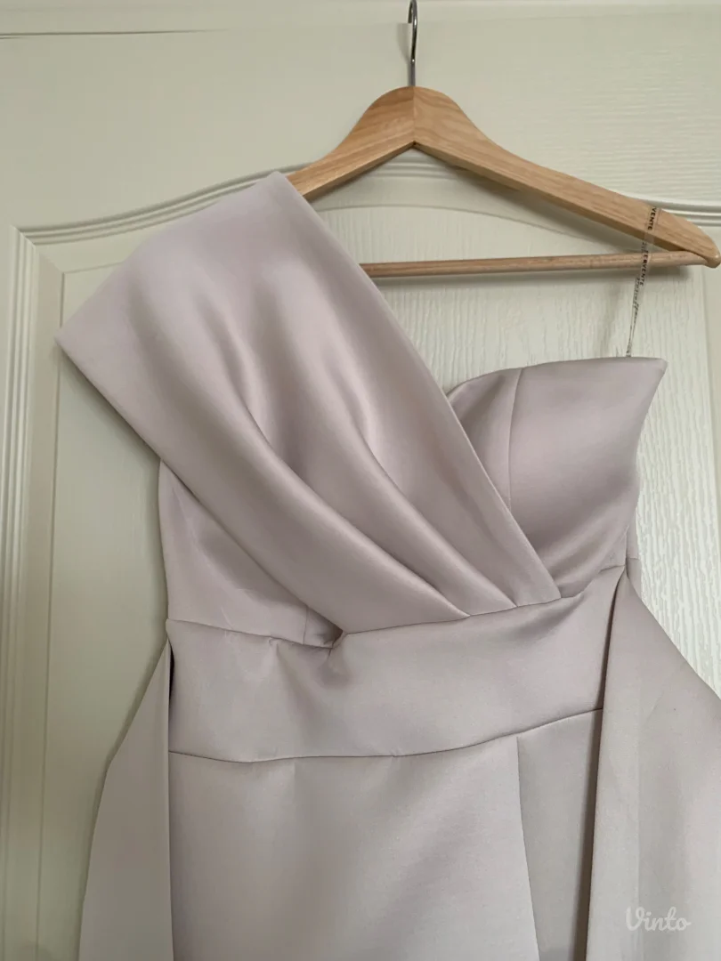 Nova bez elegantna haljina