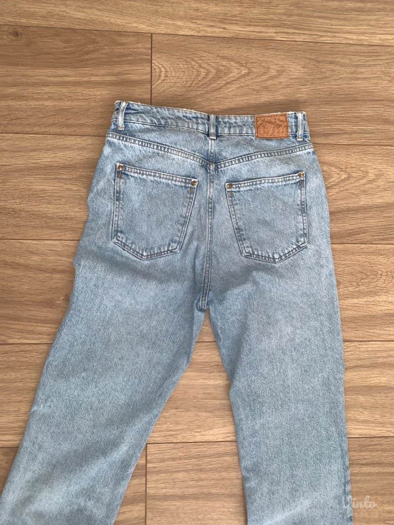 Zara farmerke svetlo plave