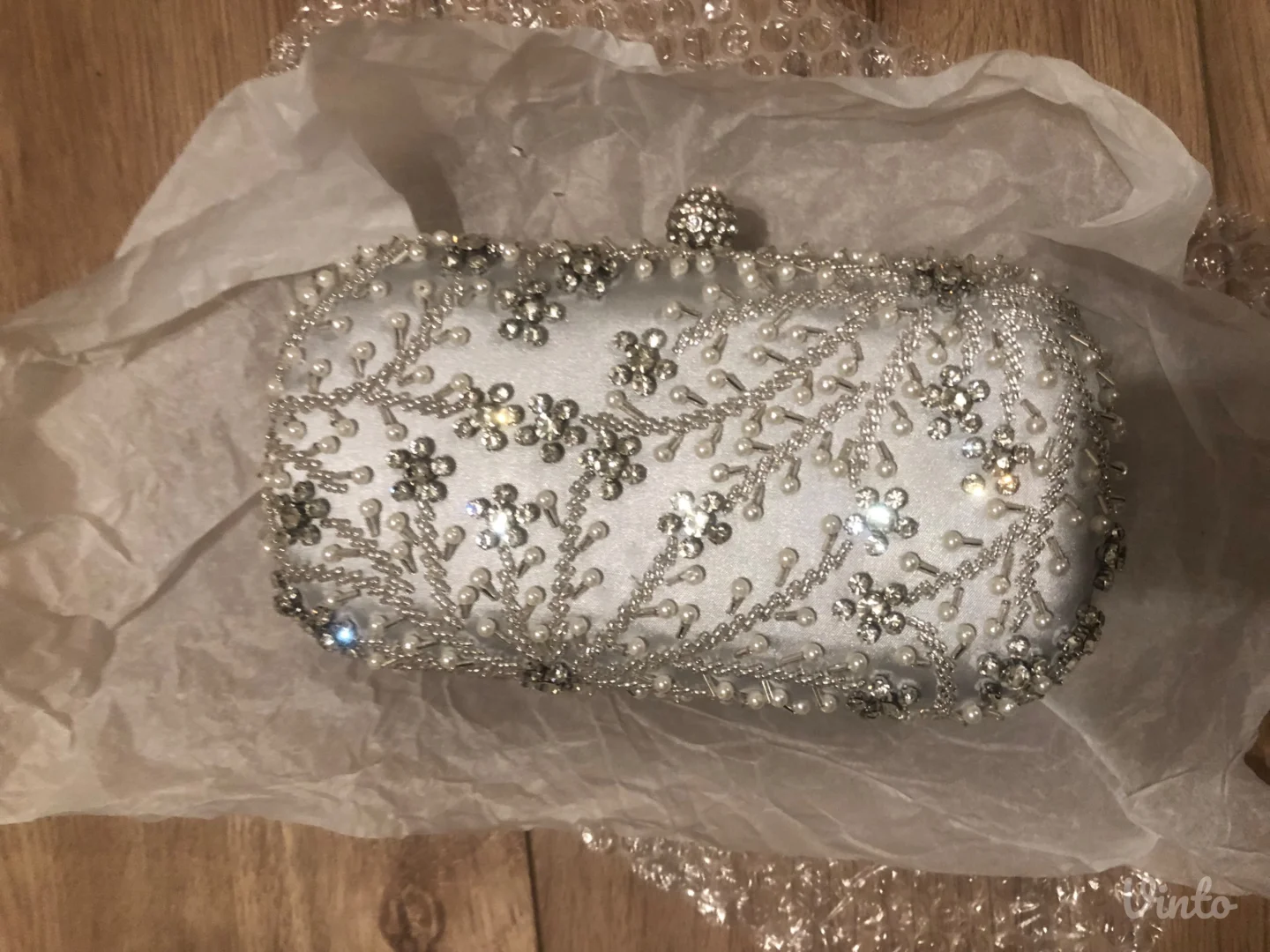 Prelepa elegantna srebrna torbica