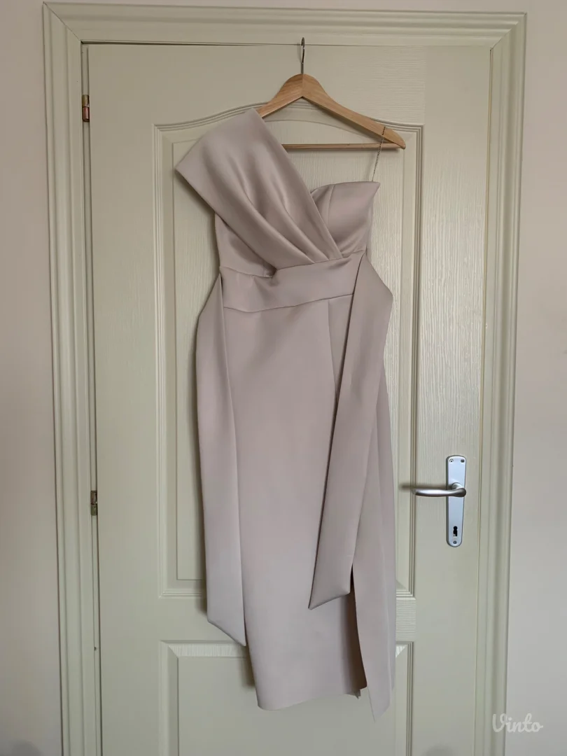 Nova bez elegantna haljina