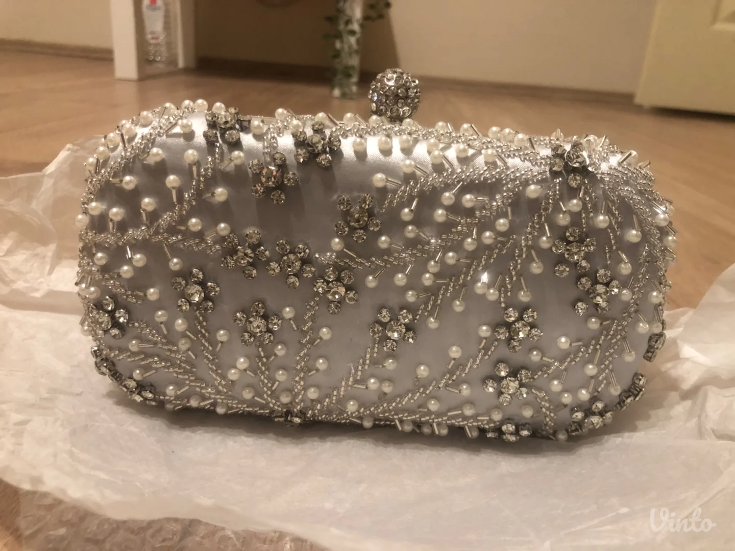 Prelepa elegantna srebrna torbica