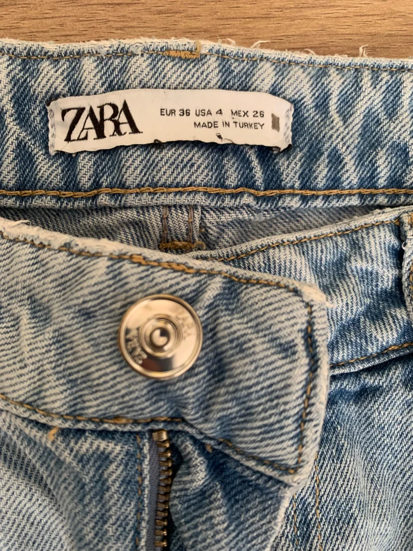 Zara farmerke svetlo plave