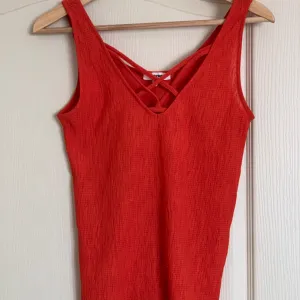 Koton majica na bretele