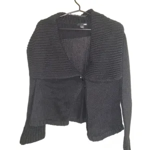 H&M Crni zenski dzemper