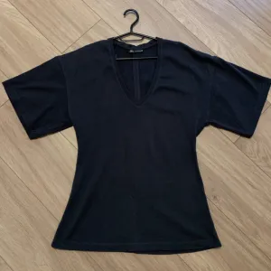 Zara - tamno siva majica 100% pamuk