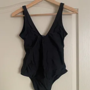 H&M crni zenski kupaci * novo sa etiketom* velicina 36