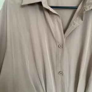 Bez haljina sa pojasom univerzalna velicina