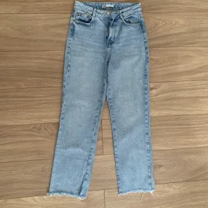 Zara farmerke svetlo plave