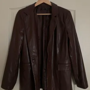 De facto kozni sako jaknica