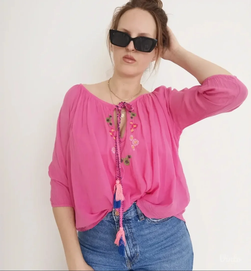 Zenska pink bluza sa vezom M
