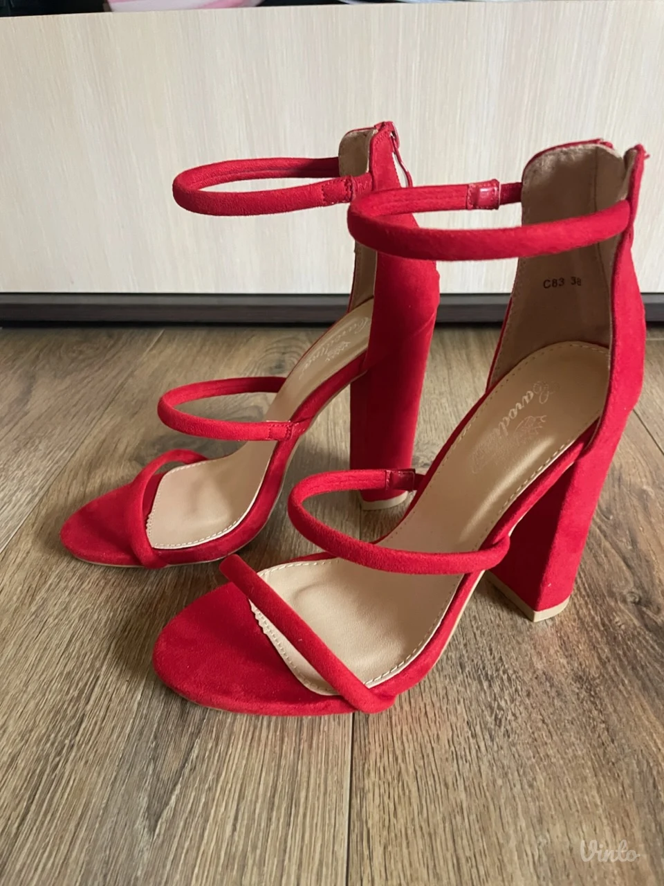 Stikle - sandale broj 38