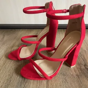 Stikle - sandale broj 38