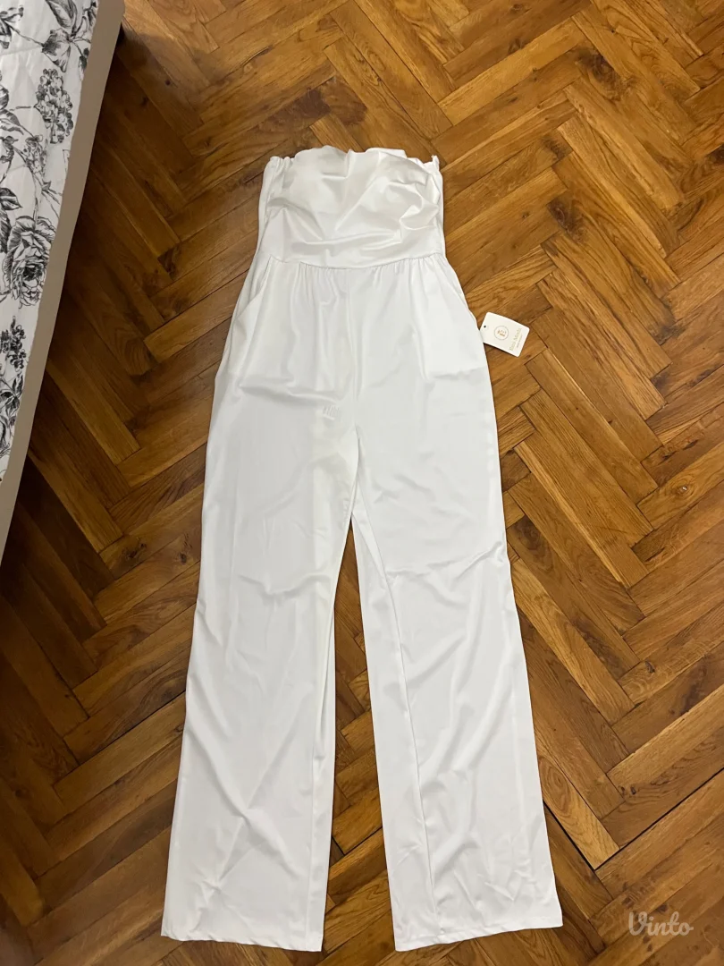 Beli ženski kombinezon