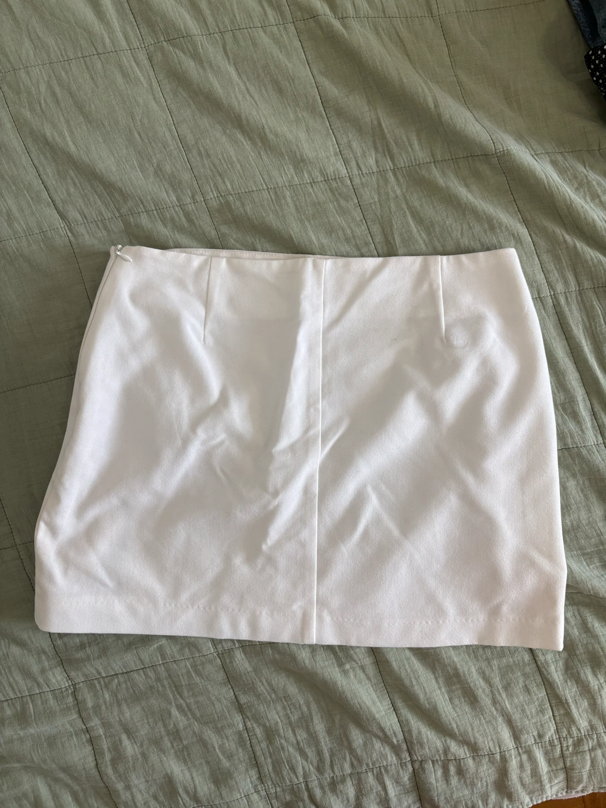 Pull&Bear bela mini suknja