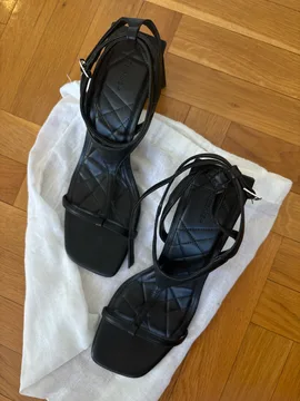 Bershka sandale štikle NOVO