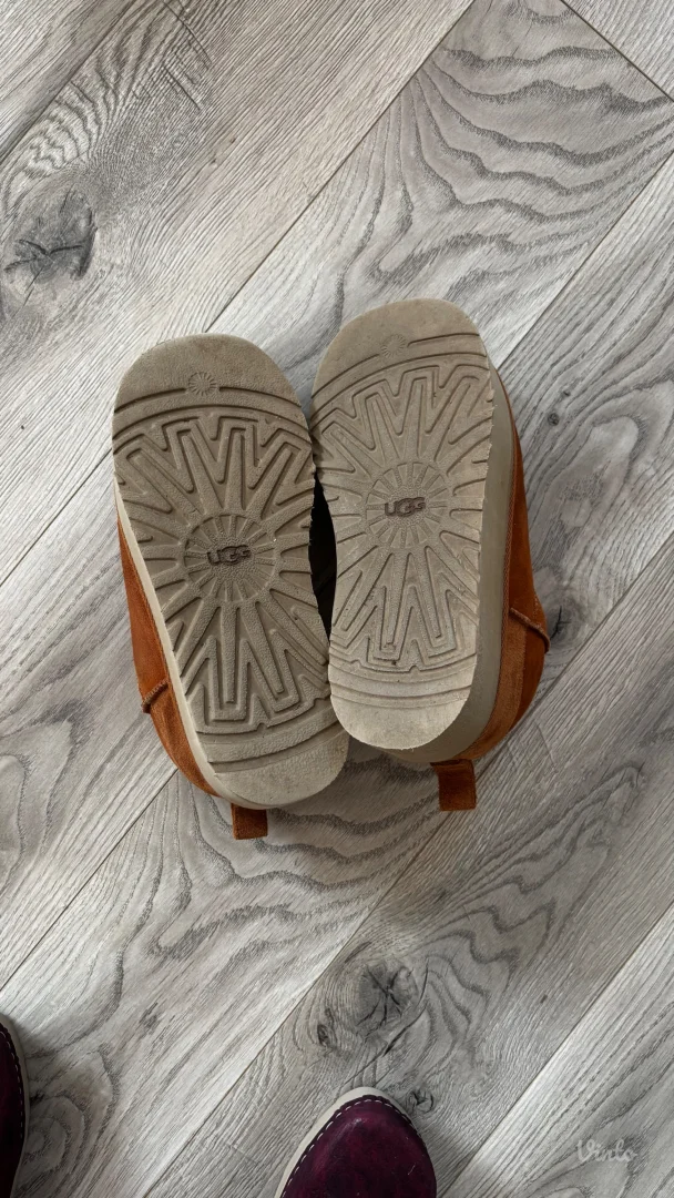 Ugg mini kožne 38
