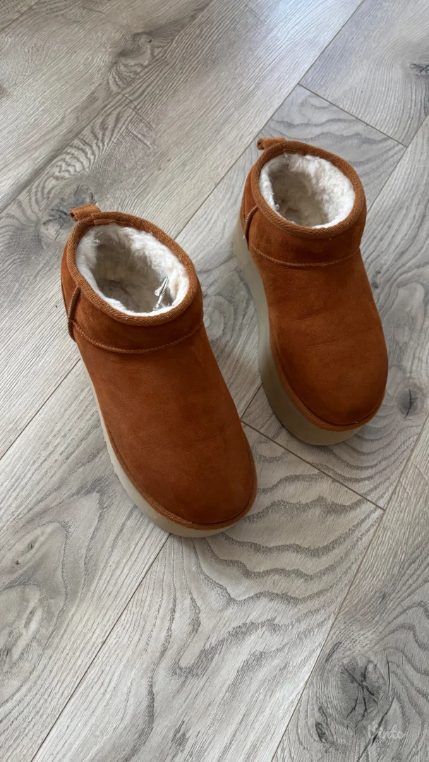 Ugg mini kožne 38