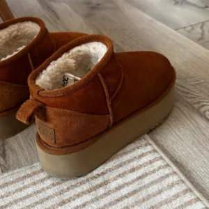 Ugg mini kožne 38