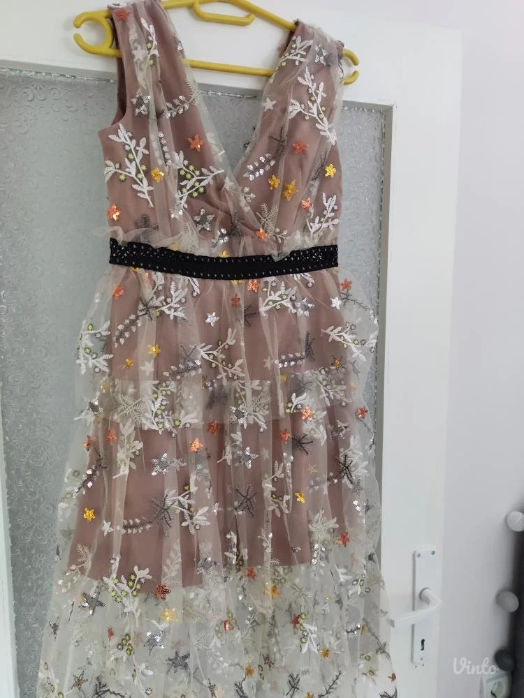 Čipkana lepršava haljina