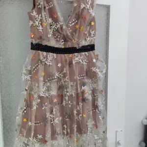 Čipkana lepršava haljina