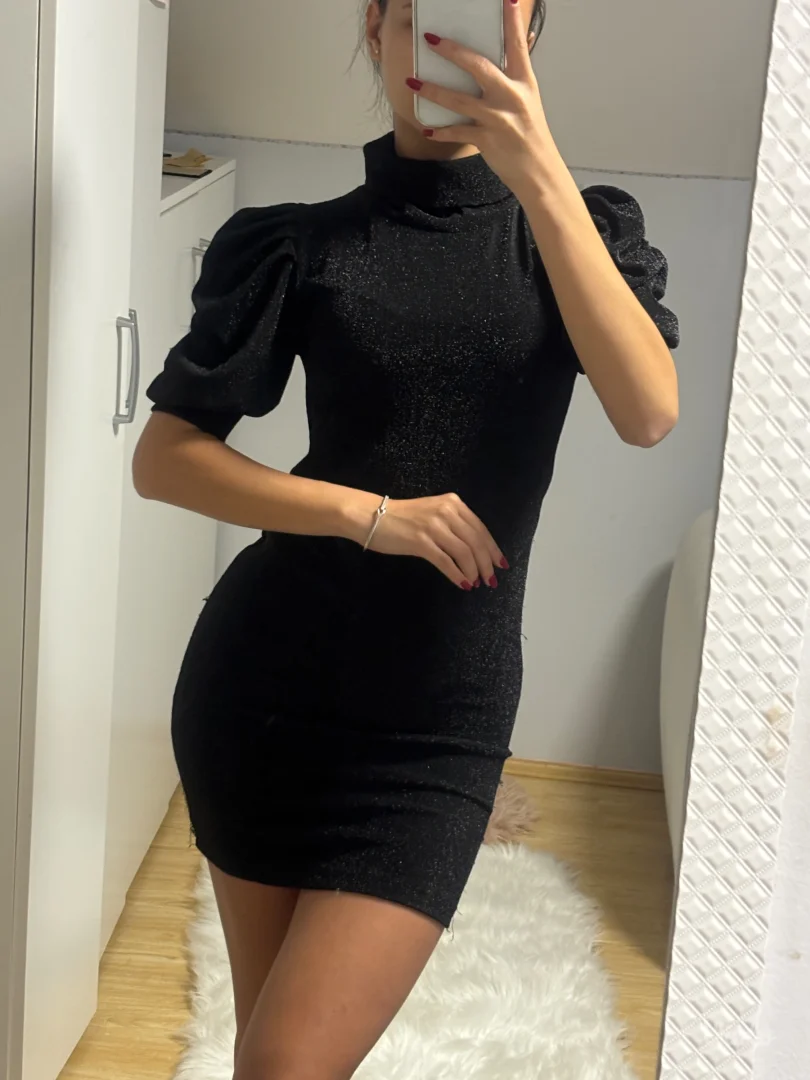 Crna šljokičasta haljina