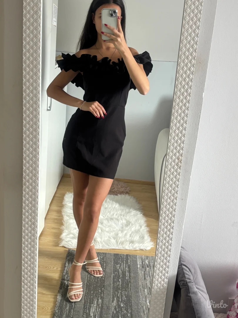 Crna kratka haljina