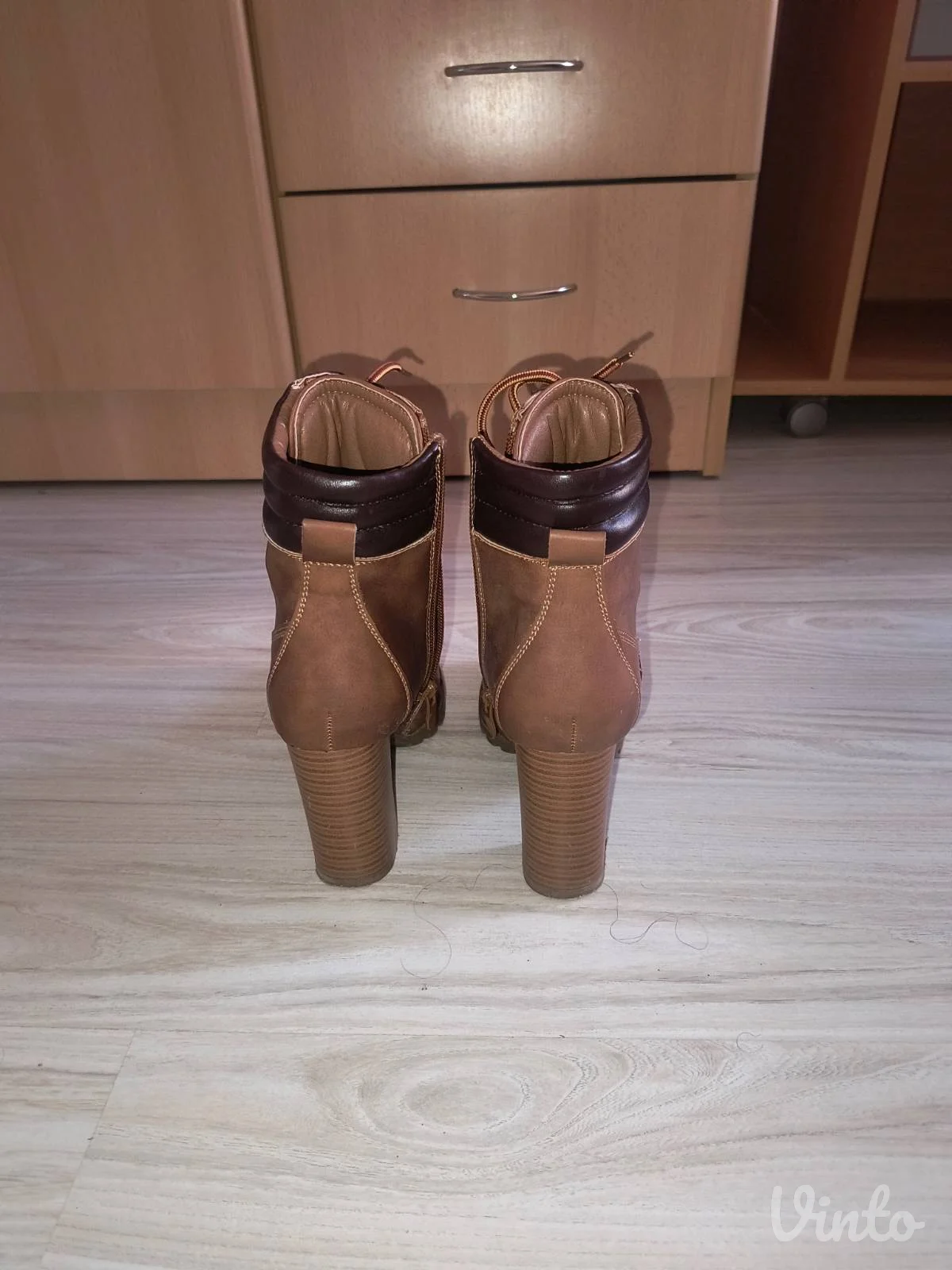 Čizme na štiklu (Gležnjače), broj 37 - 1000 dinara
