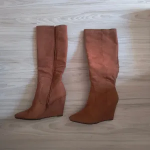 Camel čizme 37 - 1200din