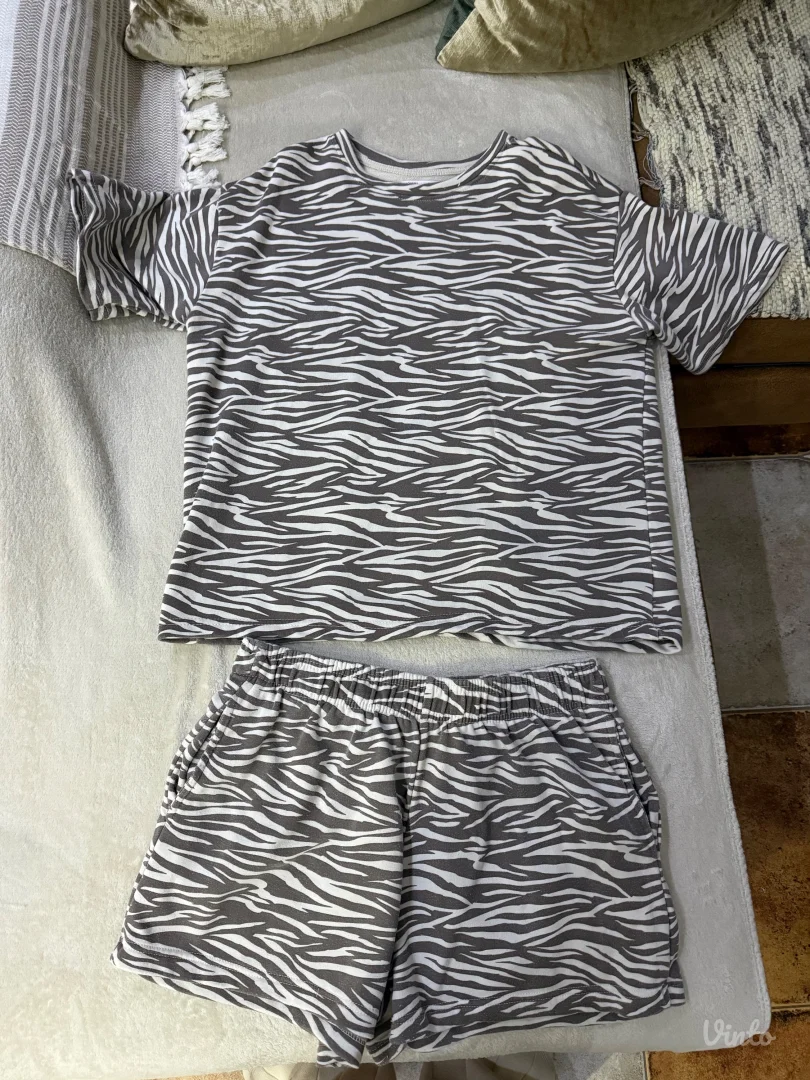 Sinsay komplet-sorts i majica
