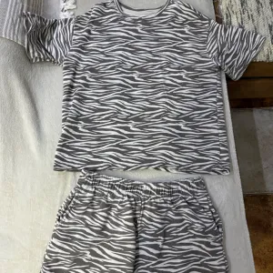 Sinsay komplet-sorts i majica