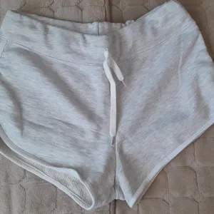 Ženski šorts