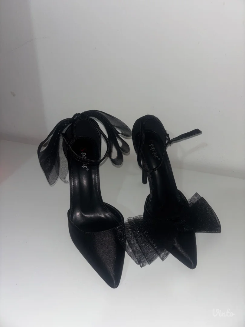 Štikle sa mašnicama