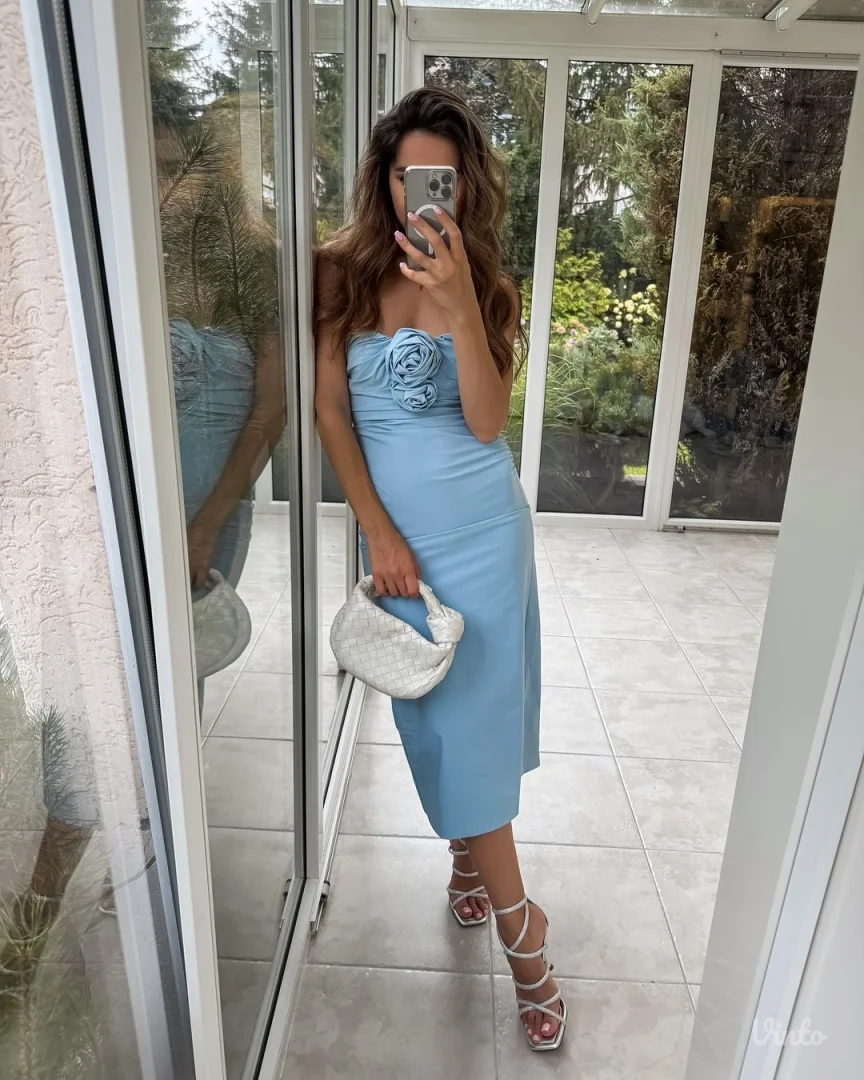 ZARA midi haljina sa 3D cvetovima – nežno plava