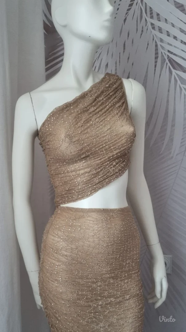 Elegantni svečani komplet od čipke sa kristalima – VIRALNI MODEL