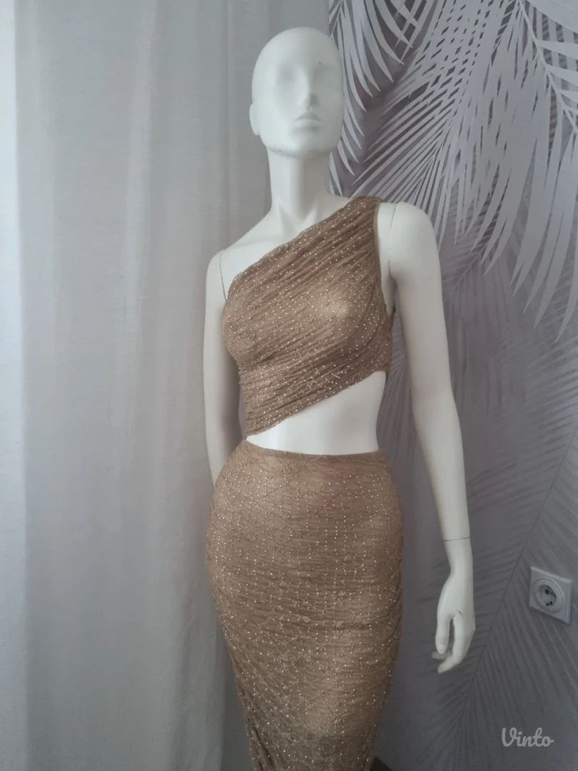 Elegantni svečani komplet od čipke sa kristalima – VIRALNI MODEL
