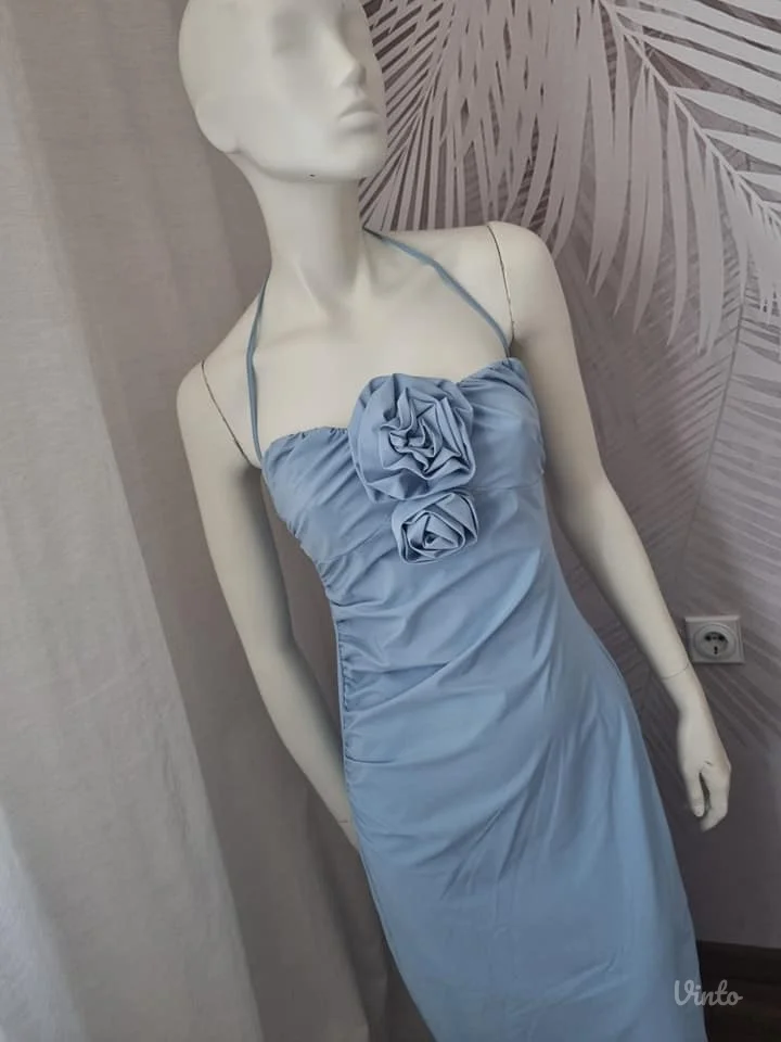 ZARA midi haljina sa 3D cvetovima – nežno plava