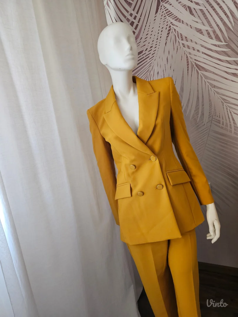 Nov ZARA komplet sa etiketom sako i pantalone