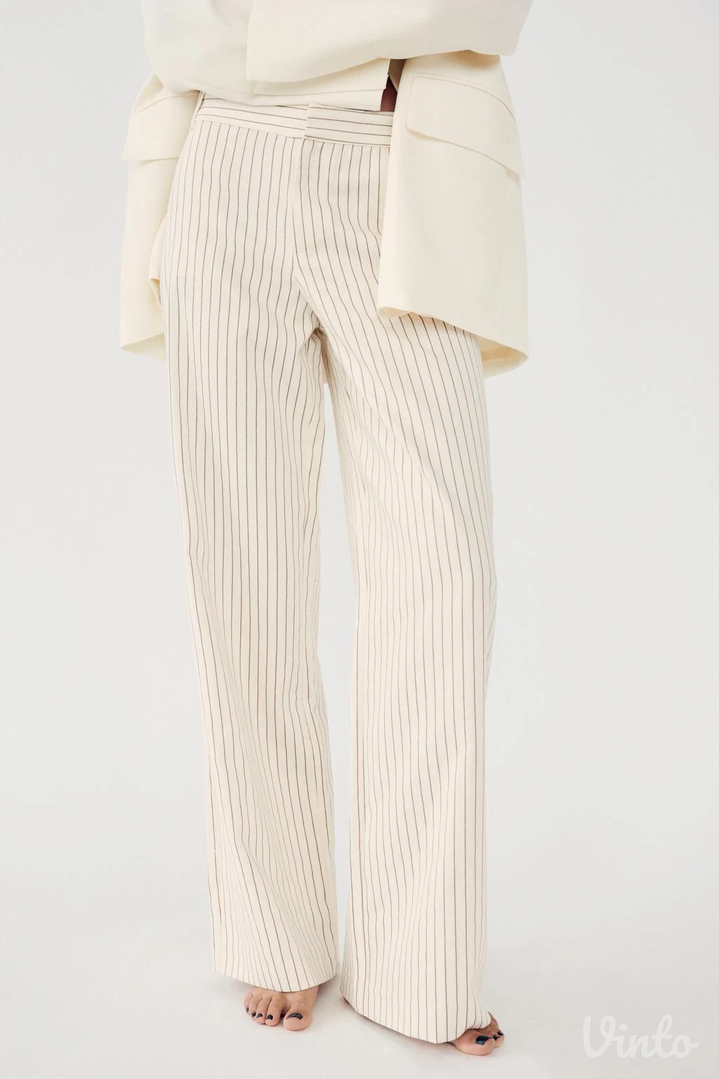 Nove Zara pantalone sa sitnim prugicama