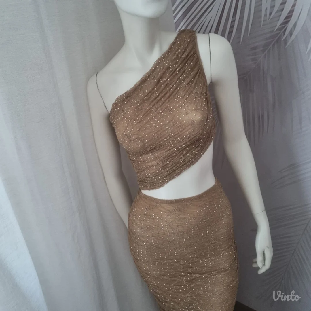 Elegantni svečani komplet od čipke sa kristalima – VIRALNI MODEL