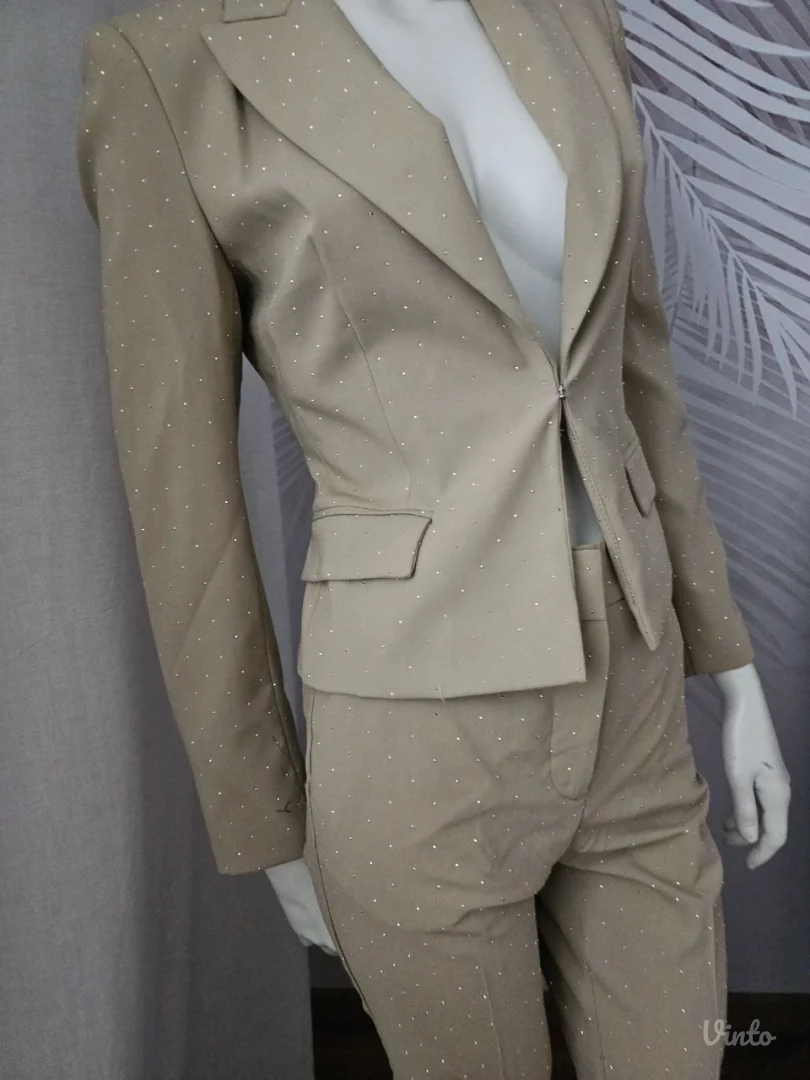 ZARA elegantni komplet – sako & pantalone sa cirkonima XS i M velicina 7500