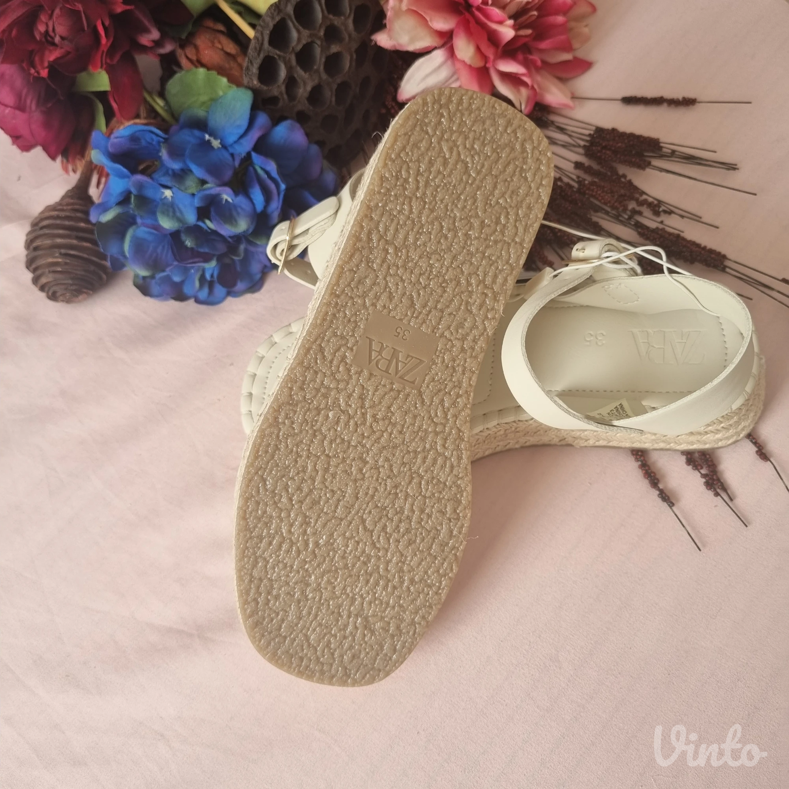 Nove sa etiketom Zara sandale Providne vinil