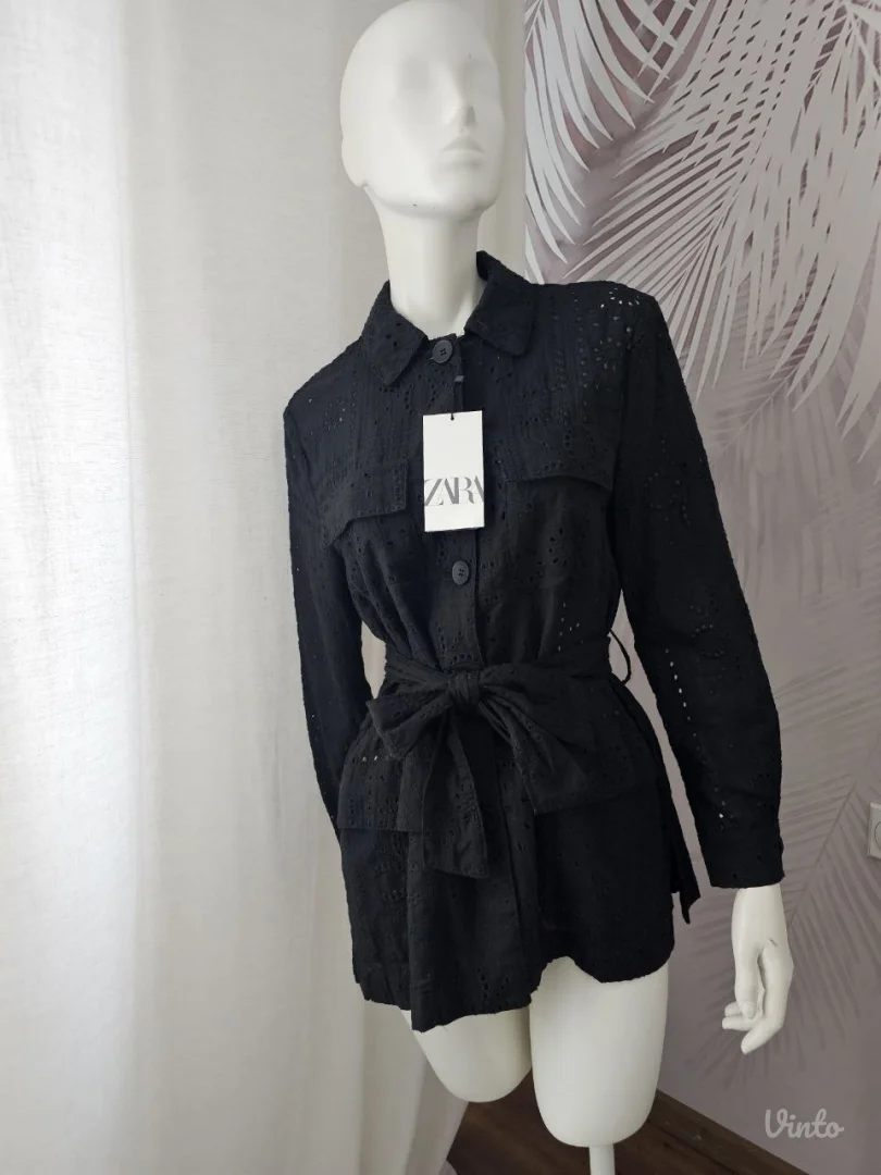 ZARA crna jaknica sa kaisem – S NOVO