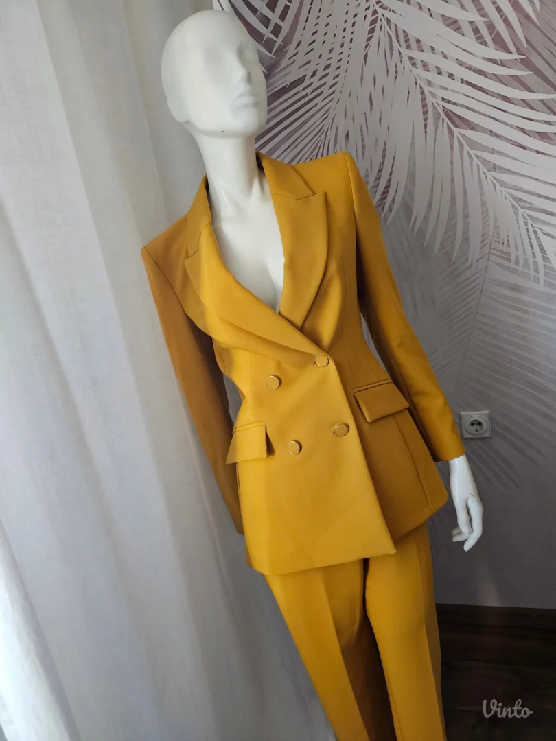 Nov ZARA komplet sa etiketom sako i pantalone